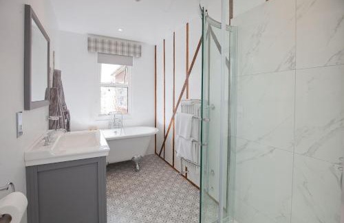 Salisbury House | The Old House Guest House