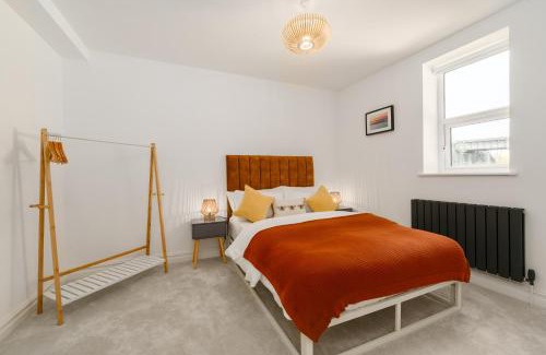 Roath House | The Old Kiosk - Luxe 4 Bed House - Roath Park