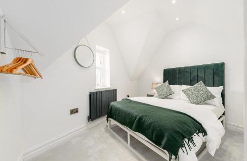 Roath House | The Old Kiosk - Luxe 4 Bed House - Roath Park