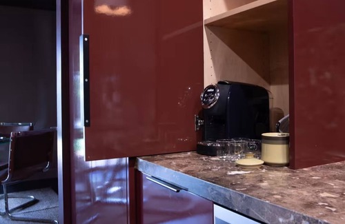 North Hollywood House | The Old New HousenA serene 2-bd house with AC in charming Sherman Oaks