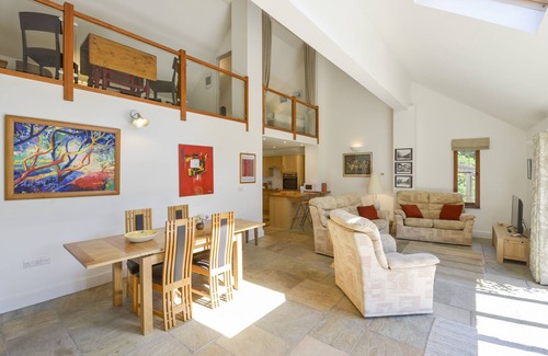 East Portlemouth Cottage | THE OLD PARLOUR, pet friendly, with a garden in Sampford Courtenay