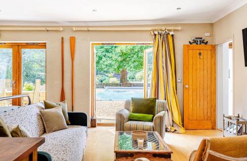 Bradford-on-Avon Apartment | The Old Pool House, Stylish Large Studio in Private Country Estate with Air Con