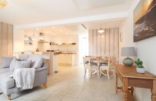 Porthleven Apartment | THE OLD POST OFFICE, pet friendly, with open fire in Porthleven