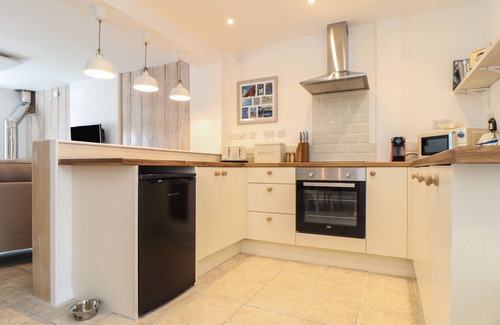 Porthleven Apartment | THE OLD POST OFFICE, pet friendly, with open fire in Porthleven