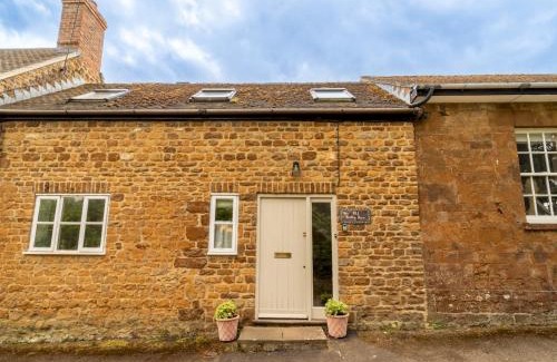 Sibford Gower Apartment | The Old Reading Room Peaceful Village Retreat Pass the Keys