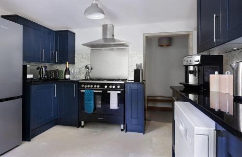 Box Apartment | The Old School Rooms Beautiful Georgian apartment, sleeps 12 with Wifi and Parking, near Bath