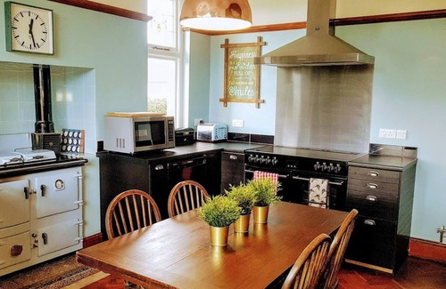 Aberporth House | The Old Sea Captain's House: A short walk to stunning beaches, shops and pubs