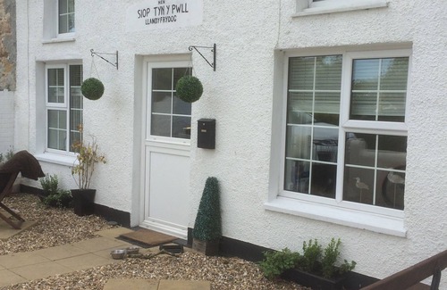 Rhosybol Cottage | "The Old Shop" - "A Hidden Gem” ideal location with superfast wifi- Pet Friendly