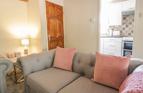 Maentwrog Cottage | THE OLD SMITHY COTTAGE, with a garden in Penrhyndeudraeth