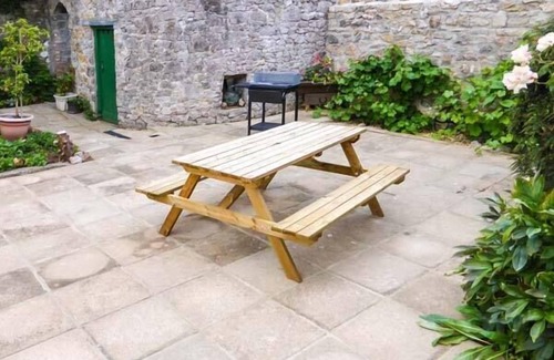 Weston-super-Mare Cottage | THE OLD STABLE, family friendly, with open fire in Weston-Super-Mare