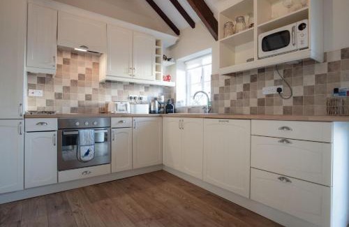 Angle House | The Old Stables - 3 Bedroom Cottage - Angle