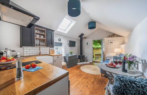 Charmouth Cottage | The Old Stables - sleeps 2 guests in 1 bedroom
