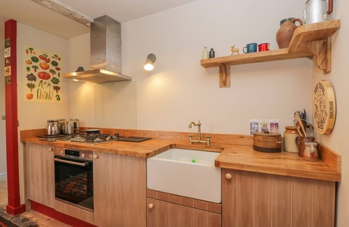 Llanvair Kilgeddin Cottage | THE OLD STABLES, with a garden in Usk