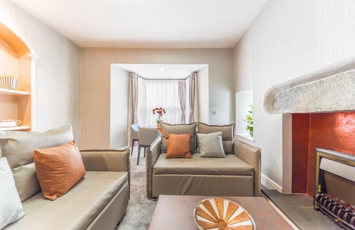 Ambleside Apartment | The Old Stamp House Retreat- Three En-suite Bedrooms Central Village Location