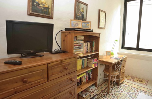 Safi Bed & Breakfast | The Old Stone, A 250 year old B&B full of character