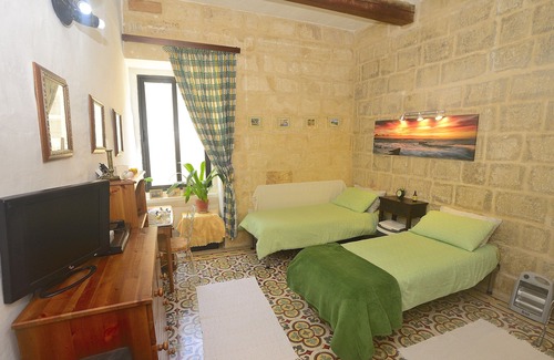 Safi Bed & Breakfast | The Old Stone, A 250 year old B&B full of character