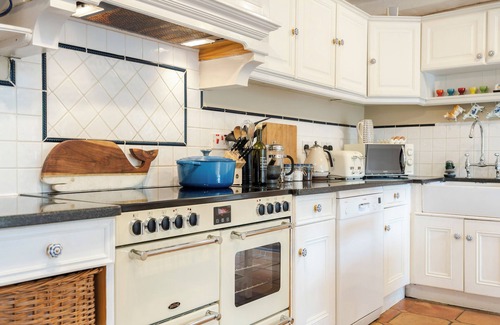 Nettleton Cottage | The Old Swan - Cotswolds Self Catering Cottage in charming village, Sherston