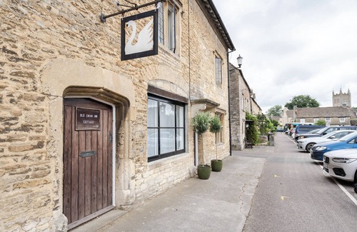 Nettleton Cottage | The Old Swan - Cotswolds Self Catering Cottage in charming village, Sherston