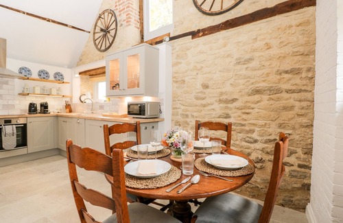 Chippenham House | THE OLD SWILL HOUSE, pet friendly, luxury holiday cottage in Foxham