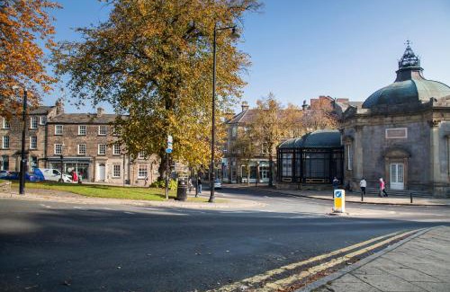 Harrogate City Centre Apartment | The Old Toffee Works, Montpellier Quarter, Next to Pump Rooms FREE PARKING