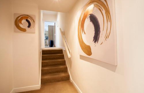 Harrogate City Centre Apartment | The Old Toffee Works, Montpellier Quarter, Next to Pump Rooms FREE PARKING