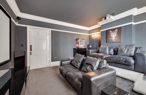 Uplands House | The Old Vicarage - Five Bedroom House, Sleeps 10