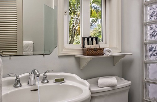 Wailuku Bed & Breakfast | The Old Wailuku Inn at Ulupono