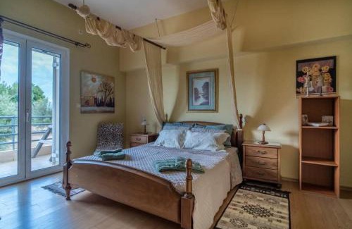 Archaia Olympia House | The Olympia Hillside Home
