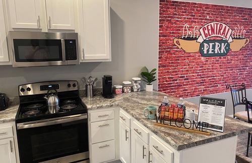 Covington Apartment | The One About Friends - Central Perk + The Monica