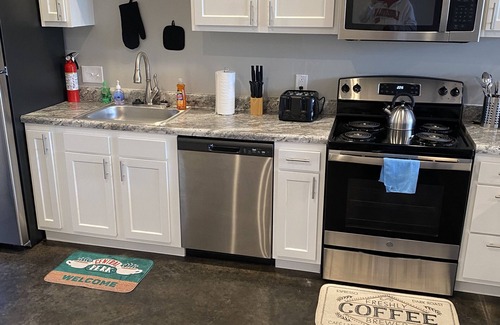 Covington Apartment | The One About Friends - Central Perk + The Monica