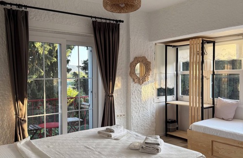 Hacımemis Bed & Breakfast | The One Alacati