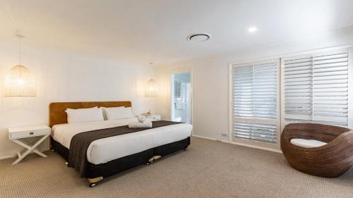 Pearl Beach House | The One Pearl Beach- Pet Friendly, firepit, walk to beach