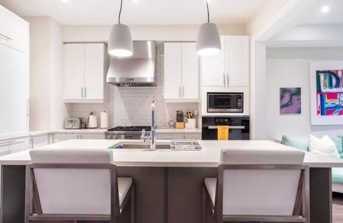 Thornhill House | The One Toronto Home - Elevator & Jacuzzi