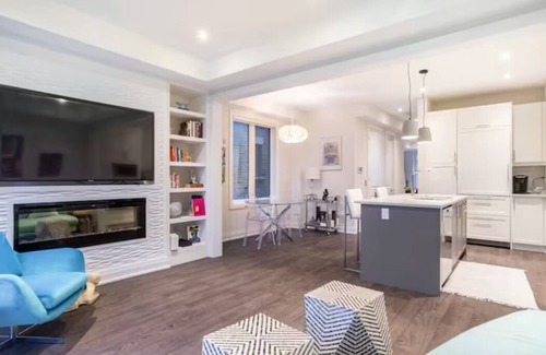 Thornhill House | The One Toronto Home - Elevator & Jacuzzi