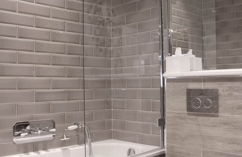 Farringdon Hotel | The One Tun Pub and Rooms