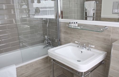 Farringdon Hotel | The One Tun Pub and Rooms