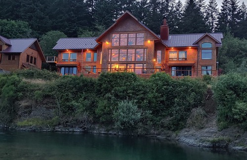 Port Orford House | THE ONLY LUXURY RIVER FRONT PROPERTY ON THE ELK RIVER. 10 min to beach & town!