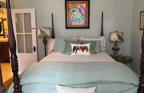 Laurel Bed & Breakfast | The Openshaw Suite, Jenny's Downtown Hideaway Bed and Breakfast-The Openshaw Suite
