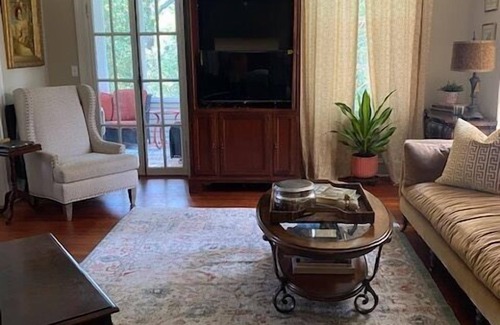Laurel Bed & Breakfast | The Openshaw Suite, Jenny's Downtown Hideaway Bed and Breakfast-The Openshaw Suite