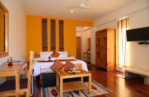 New Manali Hotel | The Orange Room- Soulful Abodes, Manali