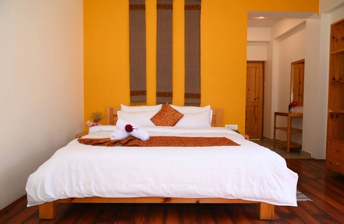 New Manali Hotel | The Orange Room- Soulful Abodes, Manali