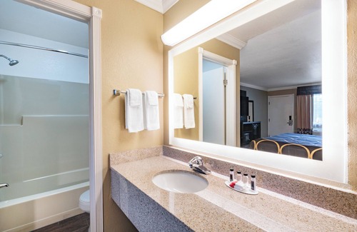 Ukiah Hotel | The Orchard Hotel