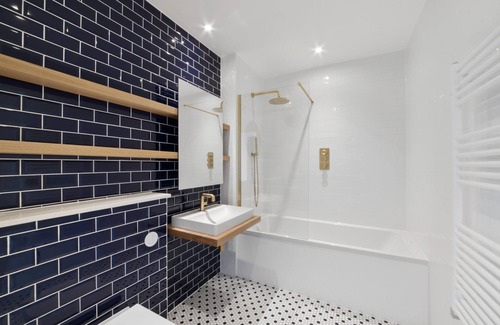 Canning Town South Apartment | The Orchard: Stylish Family Sized Apartment- Close to o2