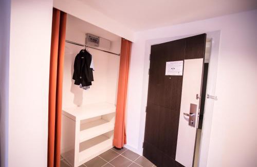 Pak Nakhon Hotel | The Original Orange Hotel
