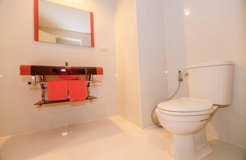 Pak Nakhon Hotel | The Original Orange Rooms