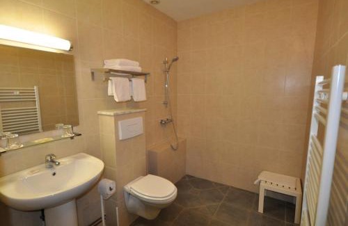 Anet Hotel | The Originals Access, Hôtel La Dousseine, Dreux Nord