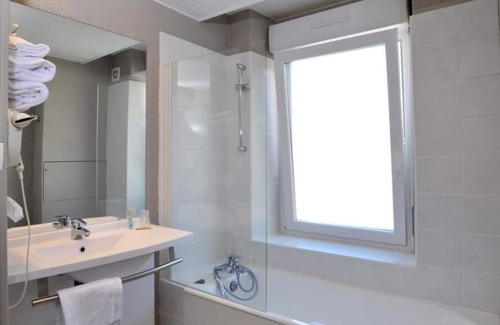 Remiremont Hotel | The Originals Access, Hôtel Arum