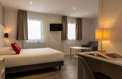Bernay Hotel | The Originals City, Hôtel Acropole, Bernay