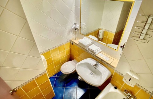 Chenove Hotel | The Originals City, Hôtel Armony, Dijon Sud