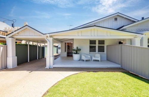 Glenelg South House | THE OSLO on Broadway with Pool Villa 1